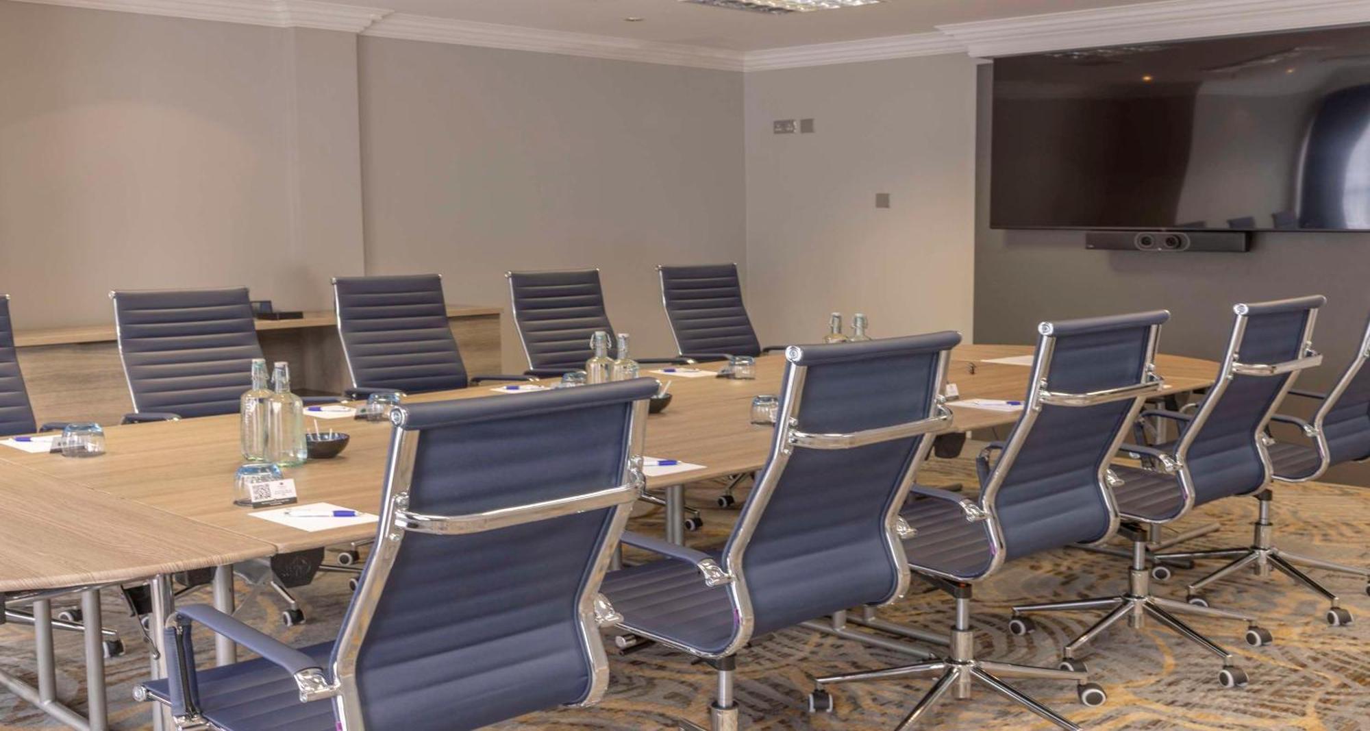 Отель Crowne Plaza East Midlands Airport By Ihg Дерби Экстерьер фото