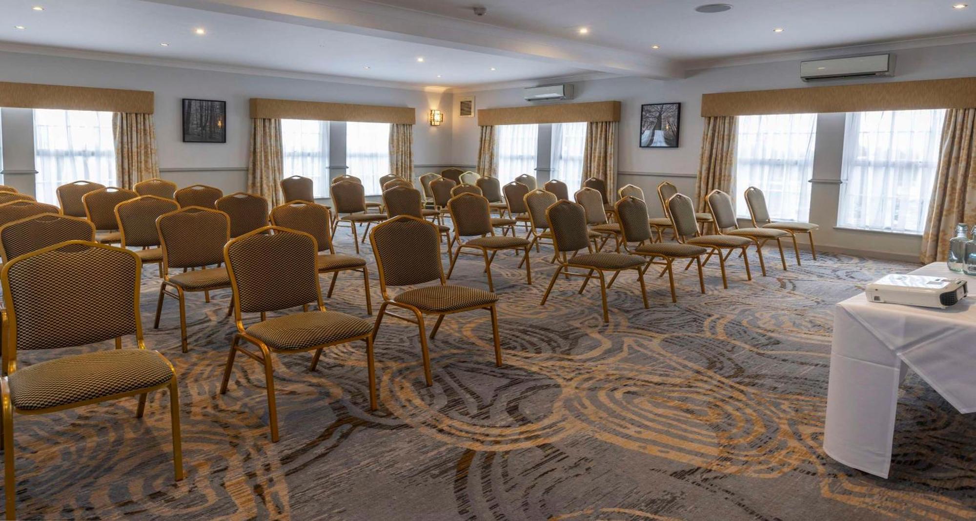 Отель Crowne Plaza East Midlands Airport By Ihg Дерби Экстерьер фото