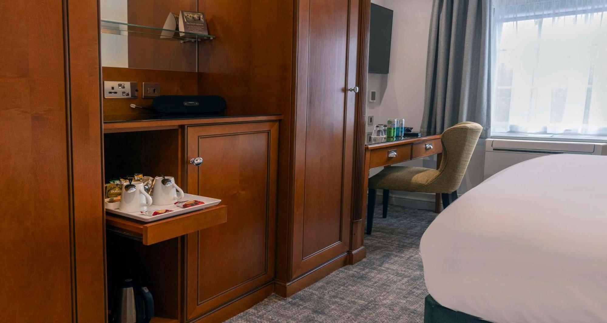 Отель Crowne Plaza East Midlands Airport By Ihg Дерби Экстерьер фото