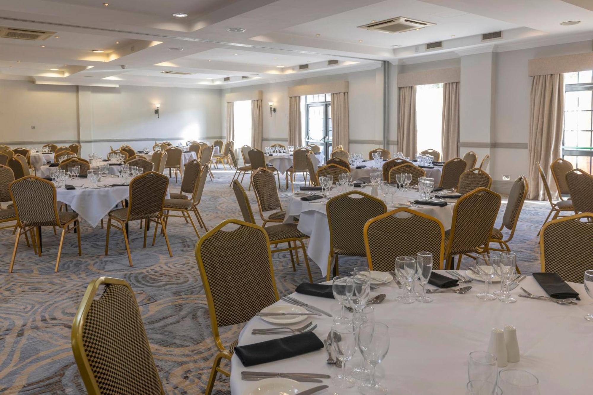 Отель Crowne Plaza East Midlands Airport By Ihg Дерби Экстерьер фото