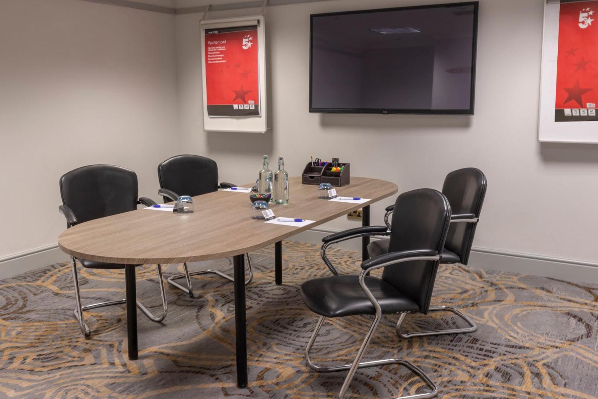 Отель Crowne Plaza East Midlands Airport By Ihg Дерби Экстерьер фото